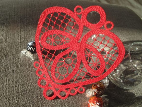 FSL Heart Suncatcher: A Designer’s Craft Fair Review